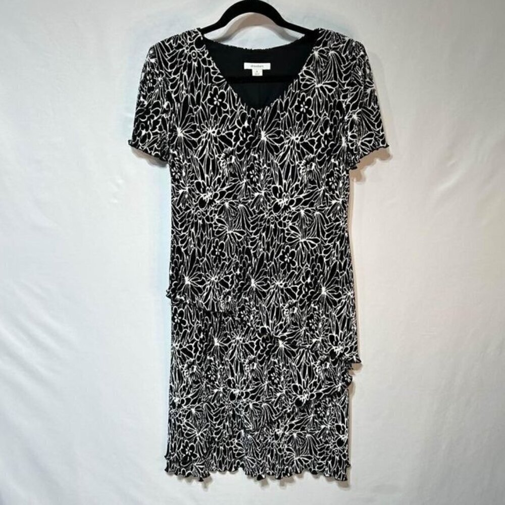 Woman’s tiered, lined dress. Black and white. Crinkle material. Size 8. New cond